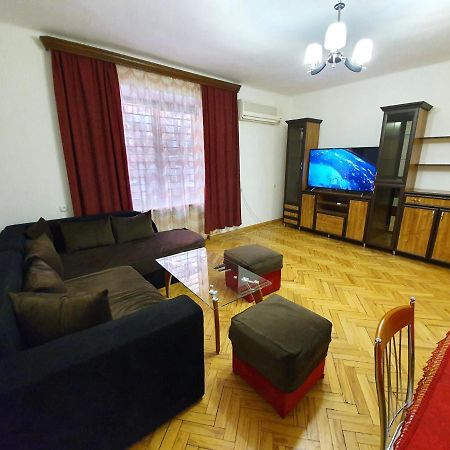 Cozy Apartment Near Opera House Yerevan Exterior photo