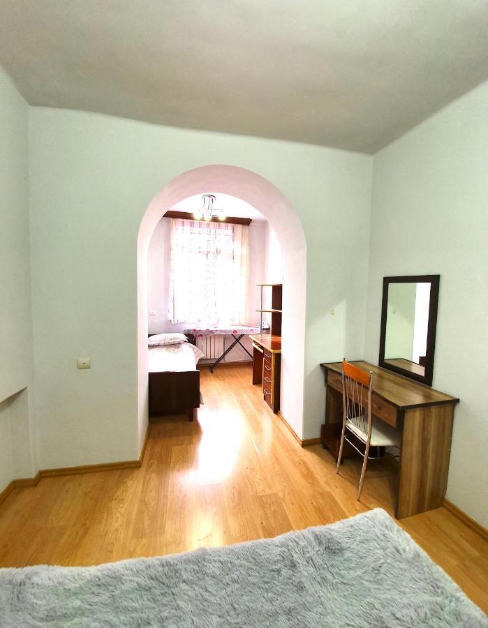 Cozy Apartment Near Opera House Yerevan Exterior photo