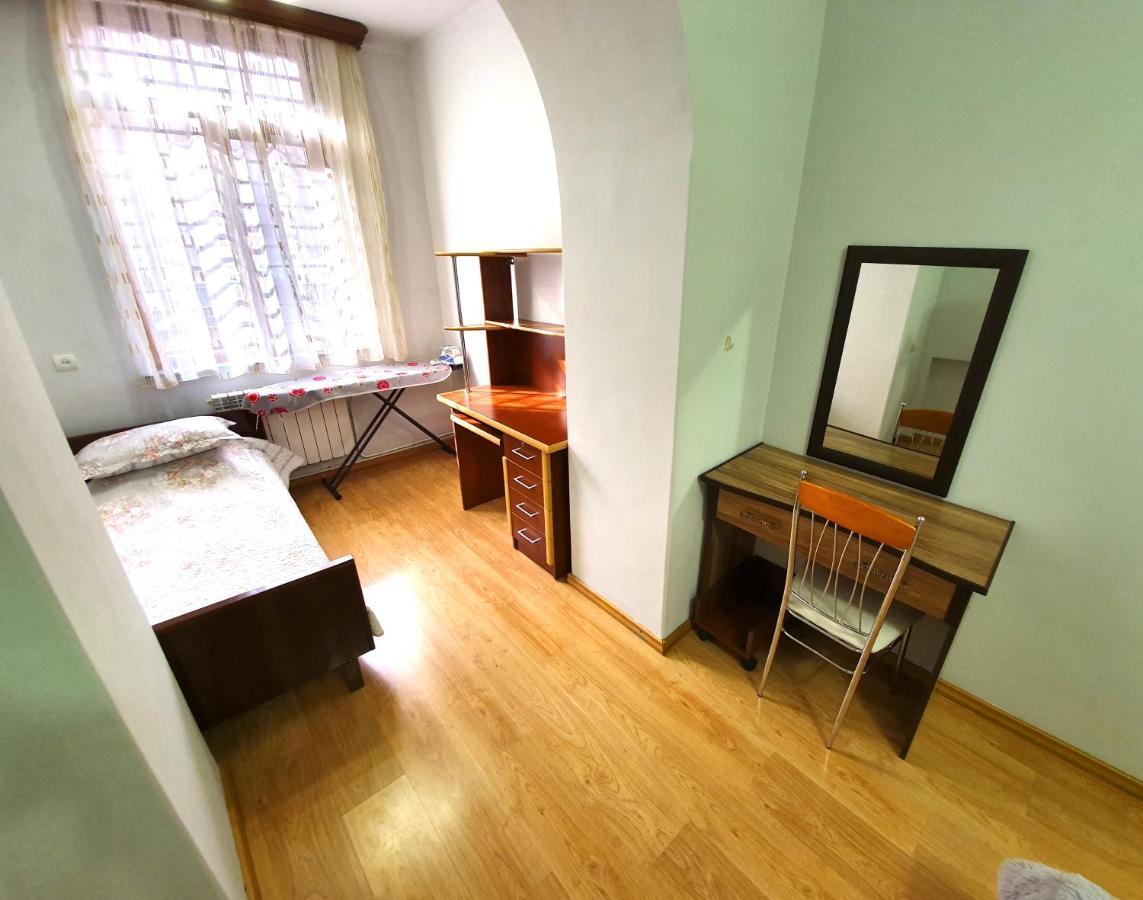 Cozy Apartment Near Opera House Yerevan Exterior photo
